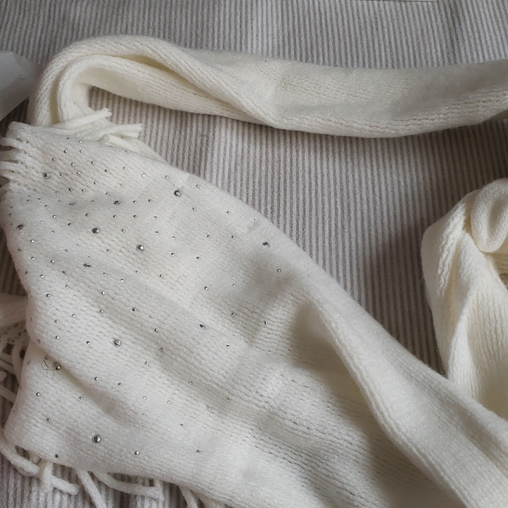 New York and Company Glove and Scarf Set